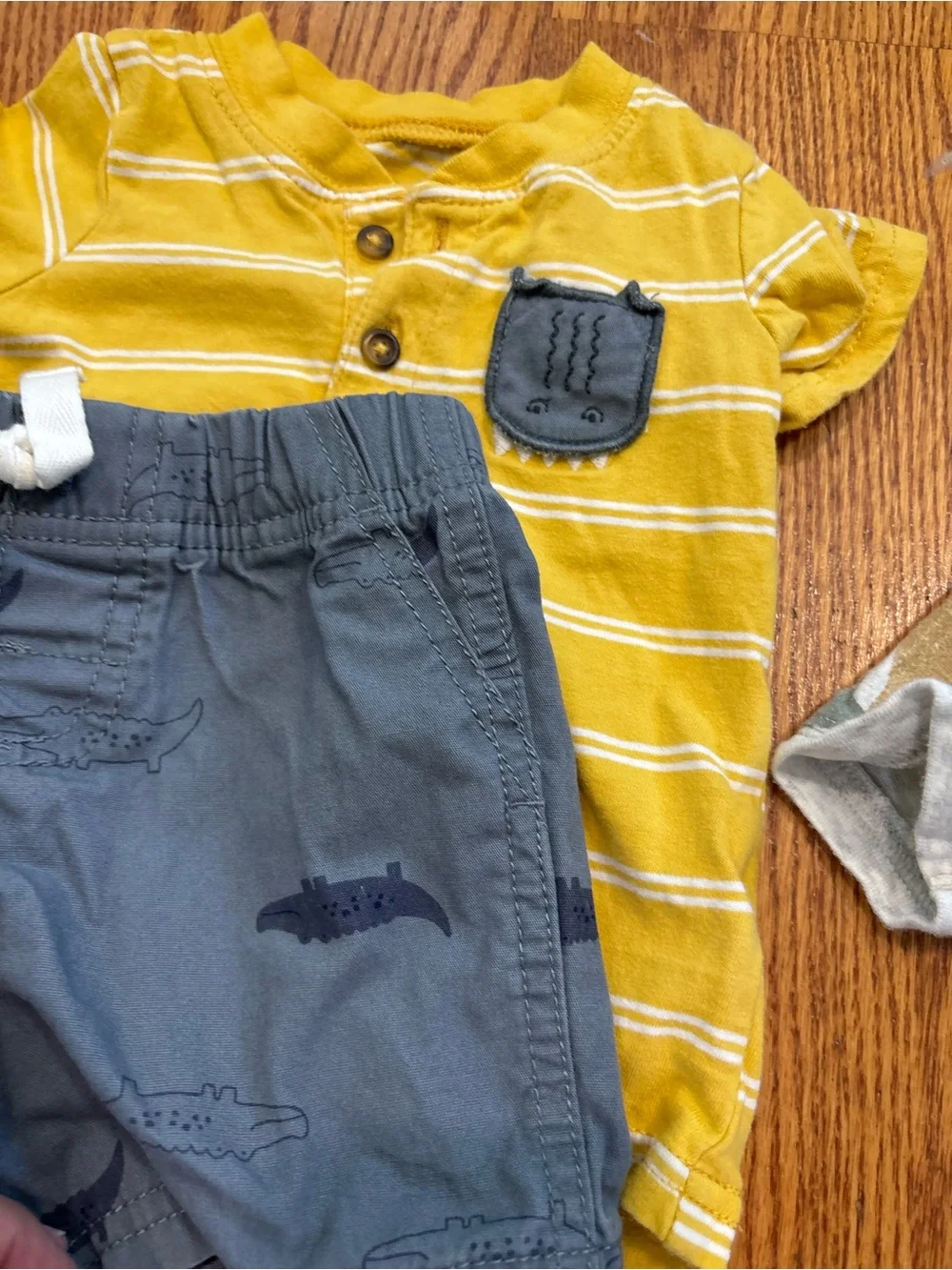 Carters 9 month baby boy summer shorts outfits dinosaur alligator